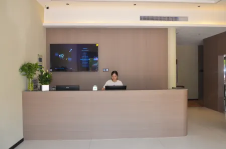 Lucheng Hotel (Andeli Plaza)