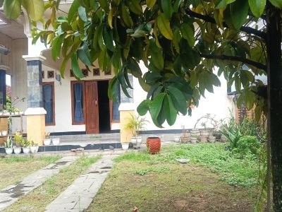 OYO 93425 Homestay Anisa