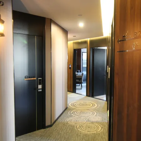 Shangyun Platinum Hotel (Lujiabang Road Subway Station, No.9 People's Hospital) Отели рядом с достопримечательностью «Станция метро Laoximen»