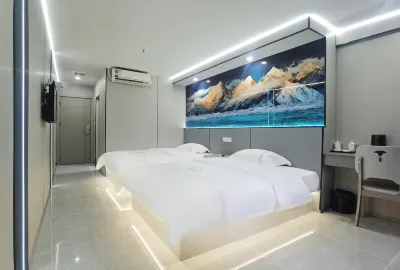 Haoyunlai Hotel (Yunfu Bus Terminal)