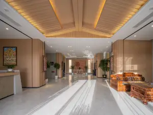 Elong Hotel (Shangri-La Dukezong Ancient City Railway Station)