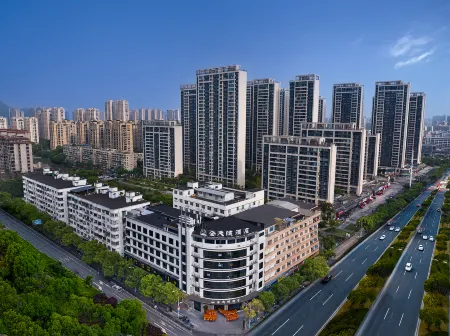 All-weather Hotel (Longxia Road, Ouhai, Wenzhou) Отели рядом с достопримечательностью «Wenzhou Vocational College of Science & Technology (West to Wenzhou Bureau of Land and Resources Lucheng Branch)»