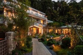 Mountain and Courtyard Homestay