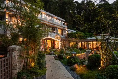 Mountain and Courtyard Homestay