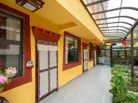 Zang Jinyue Lodge (Kangding Love Song Square Liuliu City Branch) 캉딩 호텔