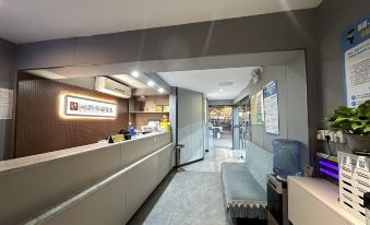 Rujia Huayi Select Hotel (Wuhan Huazhong Keji Daxue Jiayuan Road Subway Station)
