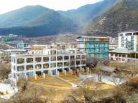 JIFENGDUJIAJIUDIAN Hotels in Mainling