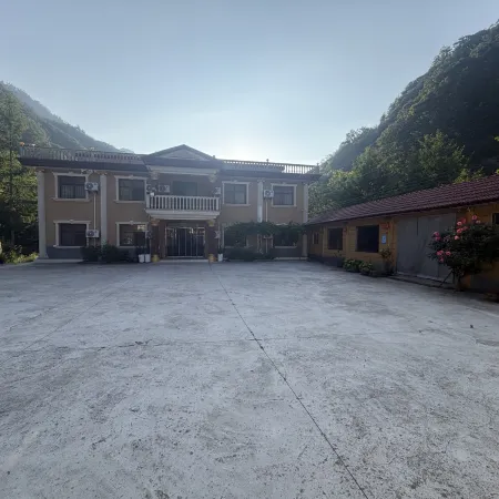 Tengfei Homestay (Dajian Valley Scenic Area) Отели в г. Тайбай