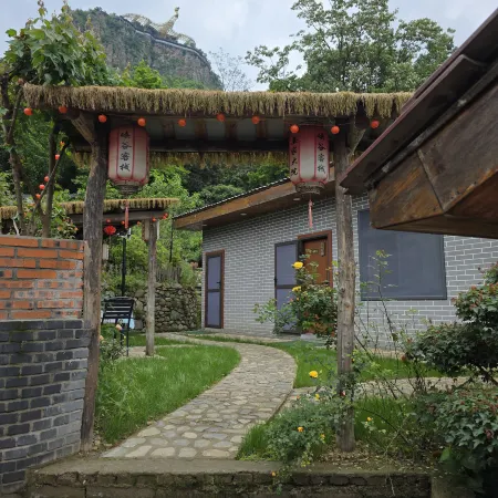 Huoshan Canyon Inn (Liuwanqingxia Scenic Area)