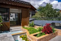 Yuanli Kunju Homestay (Hailuogou Moxi Ancient Town) - New
