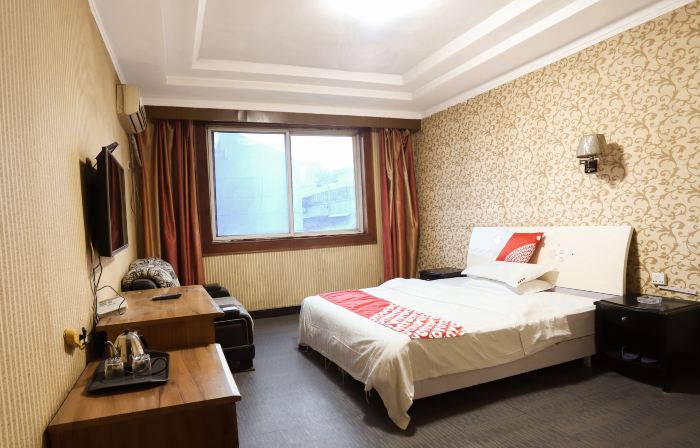 Xinyuan Hotel (Shangqiu railway station store)