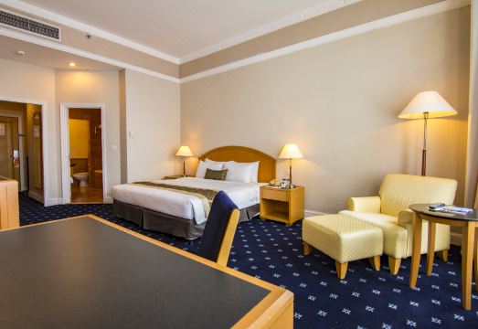 로열 출란 세렘반 부대시설