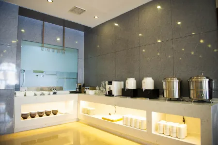 Starway Hotel (Zhangjia Lipstick Banner Building) Отели рядом с достопримечательностью «Zhangjiakoubao Sceneic Area»