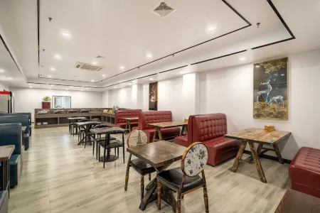 Huameishi Hotel,Xinyi Отели в г. Синьи