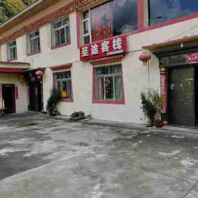 Heishui Shengtu Inn Hotel Exterior