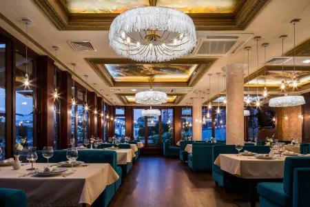 Mozart Hotel Отели рядом с достопримечательностью «Храм святого апостола Луки»