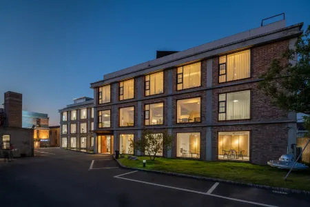 Floral Hotel·Yixing Anbo Hotel (Dingshu Town Branch) Отели рядом с достопримечательностью «Yi Garden»