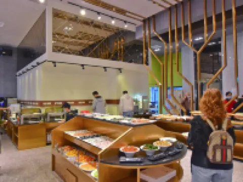 เหมินหยางตง ฮอตสปริง โฮเทล โรงแรมในอี๋หลาน