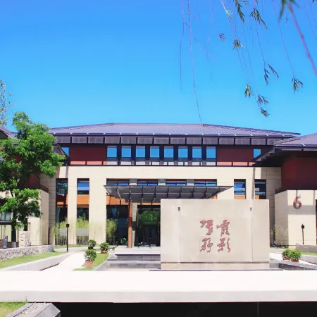 Cuixia Lake Hotel