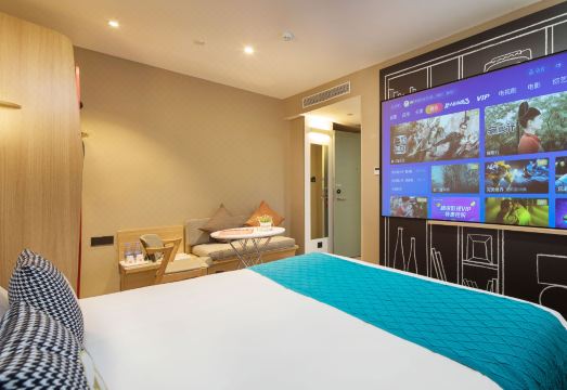 위에펑 호텔 모던한 객실 내부