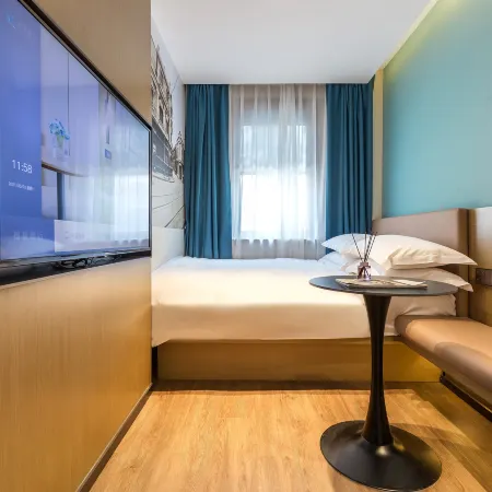 Jinglai Hotel Light Luxury (Shanghai Bund Nanjing East Road Pedestrian Street)
