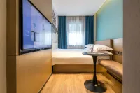 Jinglai Hotel Light Luxury (Shanghai Bund Nanjing East Road Pedestrian Street) Hotel dekat SHANGHAI FASHION STORE