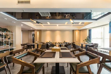 Hailan Ruiting Resort (Wuyue Plaza store, Qingdao) Отели рядом с достопримечательностью «Tangdao Bay Coastal Park»