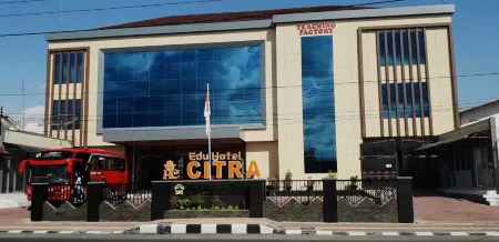 Eduhotel Citra Magelang Отели рядом с достопримечательностью «Statue of Prince Diponegoro»