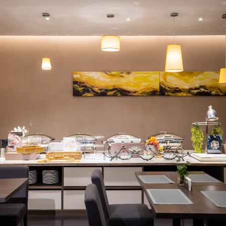 Romantic Season Yunshang Hotel (Shenyang North Station)