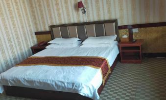 Wolong Business Hotel