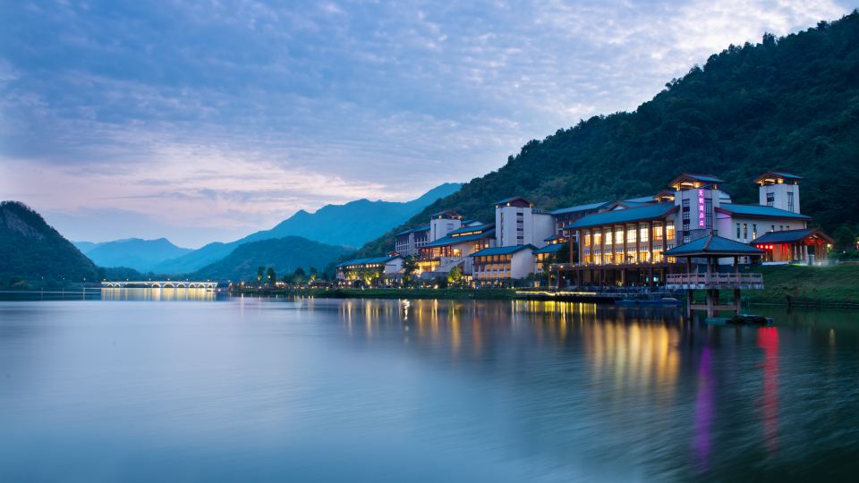 BJG Swan Lake Hot Spring Hotel