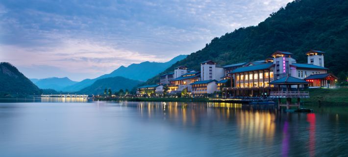 BJG Swan Lake Hot Spring Hotel Hotel di Yingde