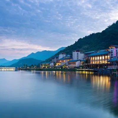 清遠寶晶宮天鵝湖溫泉飯店 英德西站附近的飯店