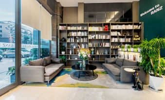 Yunya Hotel (Shenzhen Dalang Commercial Center Yuanfen Subway Station)