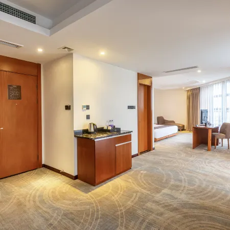 River & Holiday Rezen Hotel Pengshui