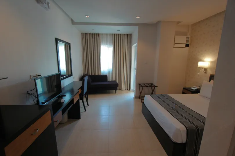 Queen Margarette Hotel Mauban