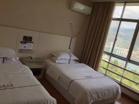 Badong Yunju Hotel Отели рядом с достопримечательностью «Badong Yangtze River Bridge»