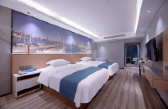 Yeste Yestour Hotel (Luchuan High-Speed Rail Station Pedestrian Street)