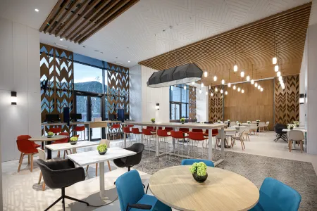 Holiday Inn Express Chongli, IHG Hotel Отели рядом с достопримечательностью «Changcheng Ling Scenic Area»