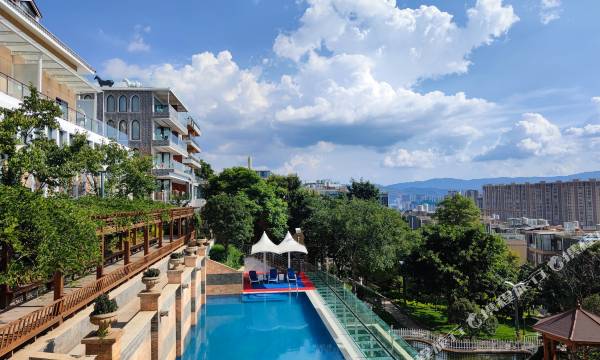 Dali Golden Coast Hotel