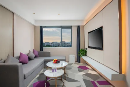 Zhiheng International Hotel (Nanning East Railway Station Branch) Отели рядом с достопримечательностью «Guangxi Health Vocational and Technical College»