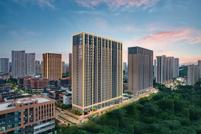 Homeinn Pebble Hotel (Jinan Tangye Century Avenue)