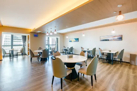 Light Zhu Hotel (Shangqiu Wanda Plaza Branch) Отели рядом с достопримечательностью «Shangqiu Polytechnic (Shenhuo Avenue)»