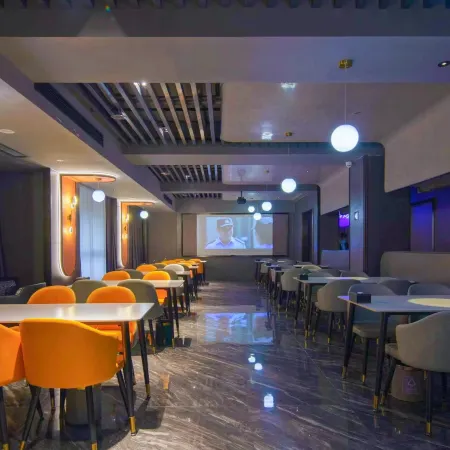 Jingsha Four Seasons Changchun Hotel (Yiwu International Trade City District 1)