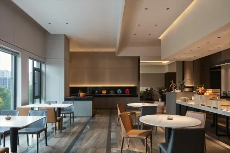 Holz Riez Hotel(Shenyang Yuhongshengjing Hospital Jilihu Street Metro Station) Отели в г. Шэньян