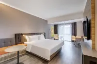 HanTing Premium Hotel (Hongtong Dahuaishu Culture Square)