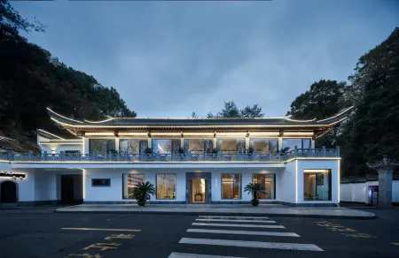 Shexian Yongshe B&B Отели рядом с достопримечательностью «Zheng's Ancestral House of She County»