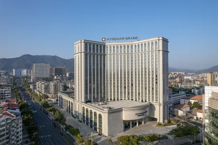 Wyndham Grand Lishui Downtown Отели рядом с достопримечательностью «Lishui University Vocational and Technical College»