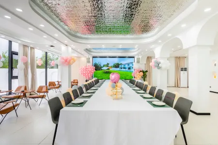 Dianshan Lake Jiuyue Shiguang · Lakeside Swimming Pool Party Resort Villa Отели рядом с достопримечательностью «Xiangban Jijiadun»