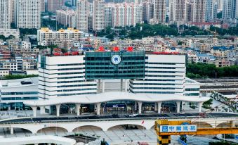 Beihai Lanyue Hotel (He'anning Chuncheng Beihai High-speed Railway Station Branch)